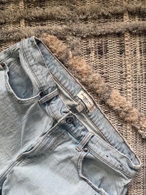 Abercrombie & Fitch Light Blue High The 90s Straight Mid Rise Curve Love 32R